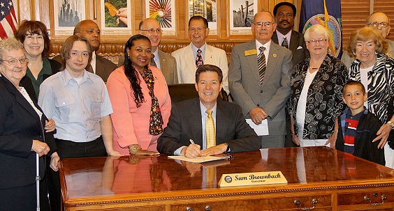 
Sen. Oletha Faust-Goudeau introduced a bill to ensure grandparents the right to be included in many custody and visitation rights cases, helping to preserve family integrity and child well-being. Surrounded by Oletha's bipartisan co-sponsors, Gov. Brownback signs Oletha's bill into law. (CLICK to ENLARGE)
