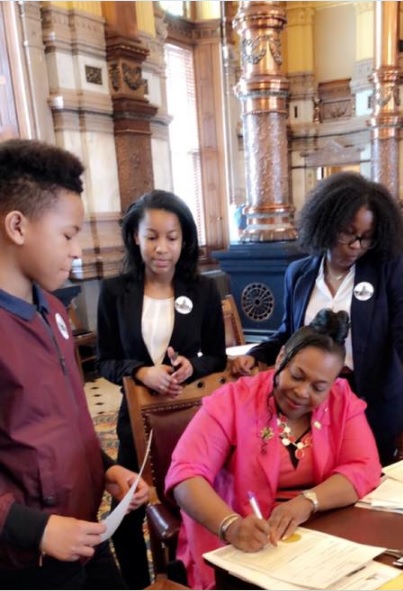 
Senator Faust-Goudeau hosts students interested in government.
